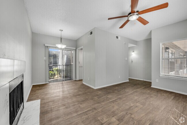 1 habitación, 1 baño - 620 pies cuadrados - Sala de estar - Millennium Dallas Apartments