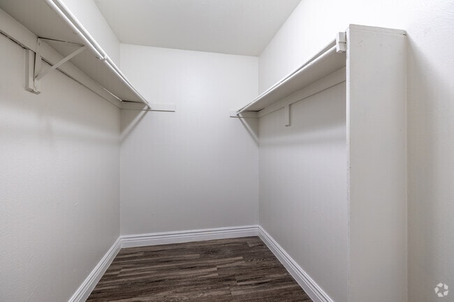 3BR, 2BA - 1,114SF - Primary Closet