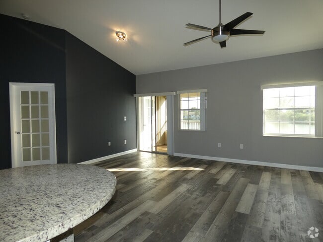 Building Photo - 2811 N Oakland Forest Dr Unit 308 Rental