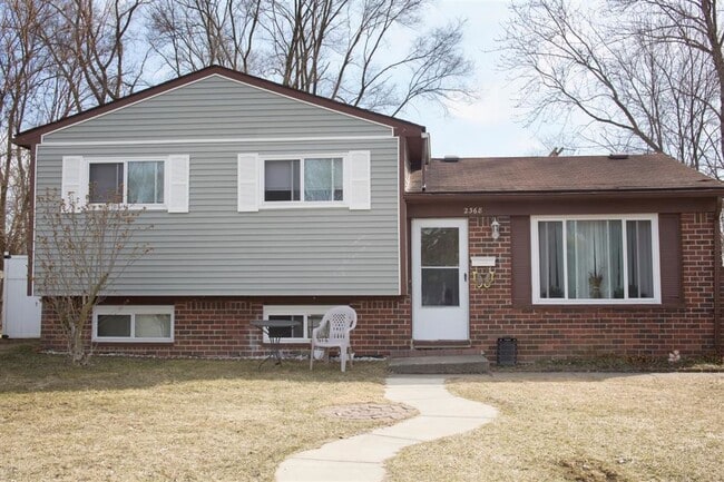 Building Photo - 2368 Pineridge Ct