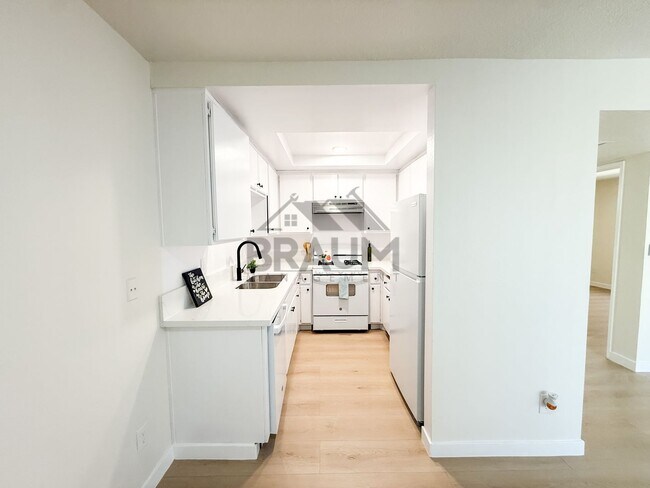 Photo - 5245 Riverton Ave Unidad 102
