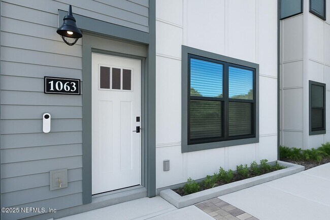 Photo - 1063 Farwell St