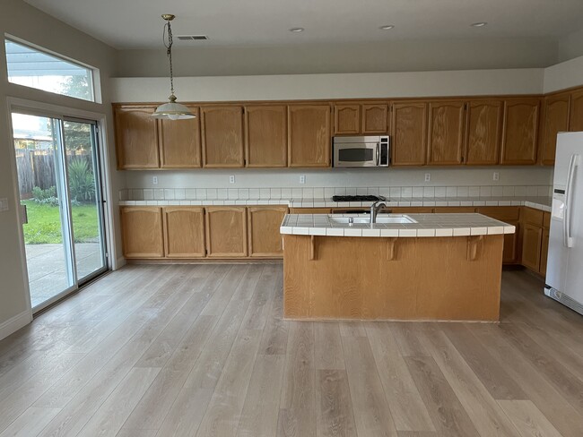 Photo - 5637 Darby Rd