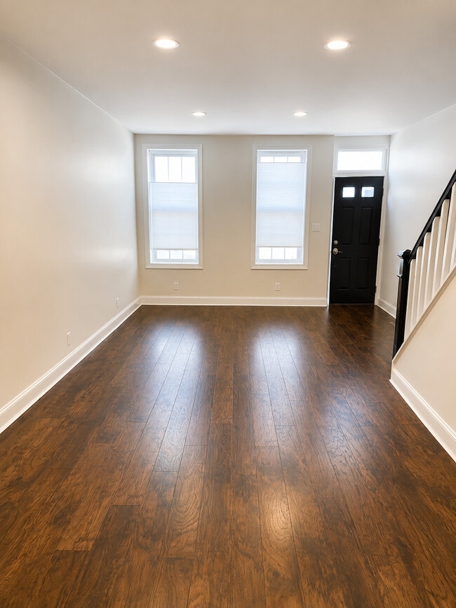 Photo - 2871 Chatham St