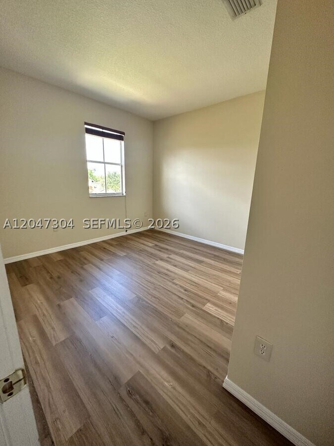 Photo - 1926 NE 3rd Ct