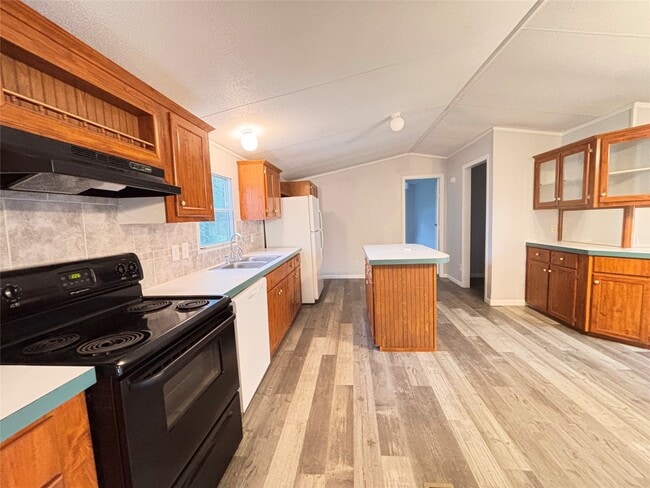 Photo - 231 6 Morris Ln