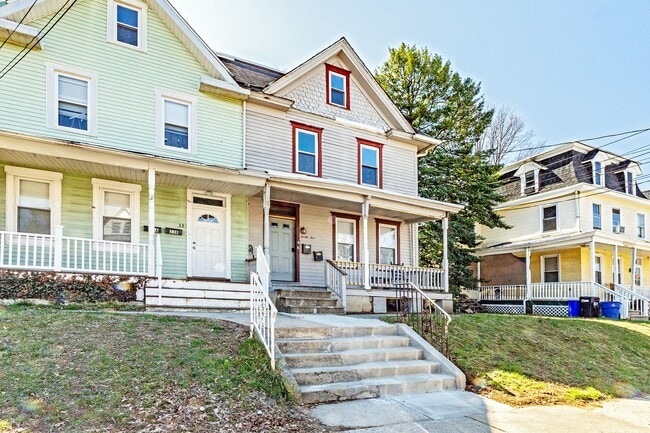 Building Photo - 35 High St Unit B