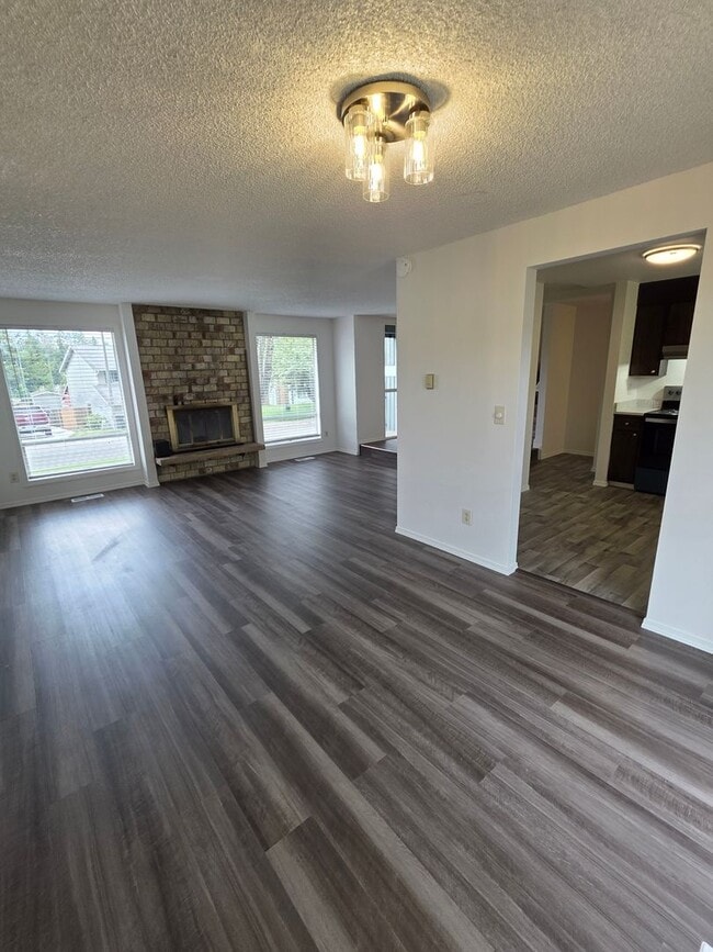 Photo - Kent East Hill - 3 bedroom 1.5 bath tri-level home - newly remodeled. Available NOW!
