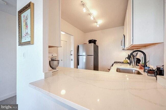 Photo - 1330 New Hampshire Ave NW Unit 822