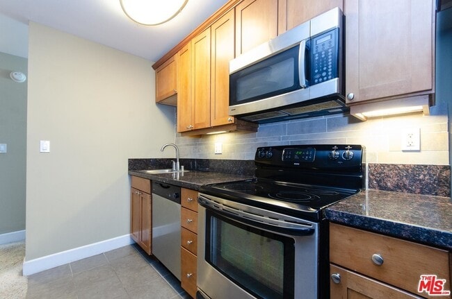 Photo - 10982 Roebling Ave Unidad 339