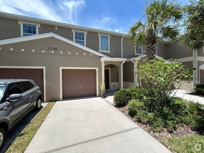 Building Photo - Beautiful 2br/2.5ba townhouse in Lake Wash...