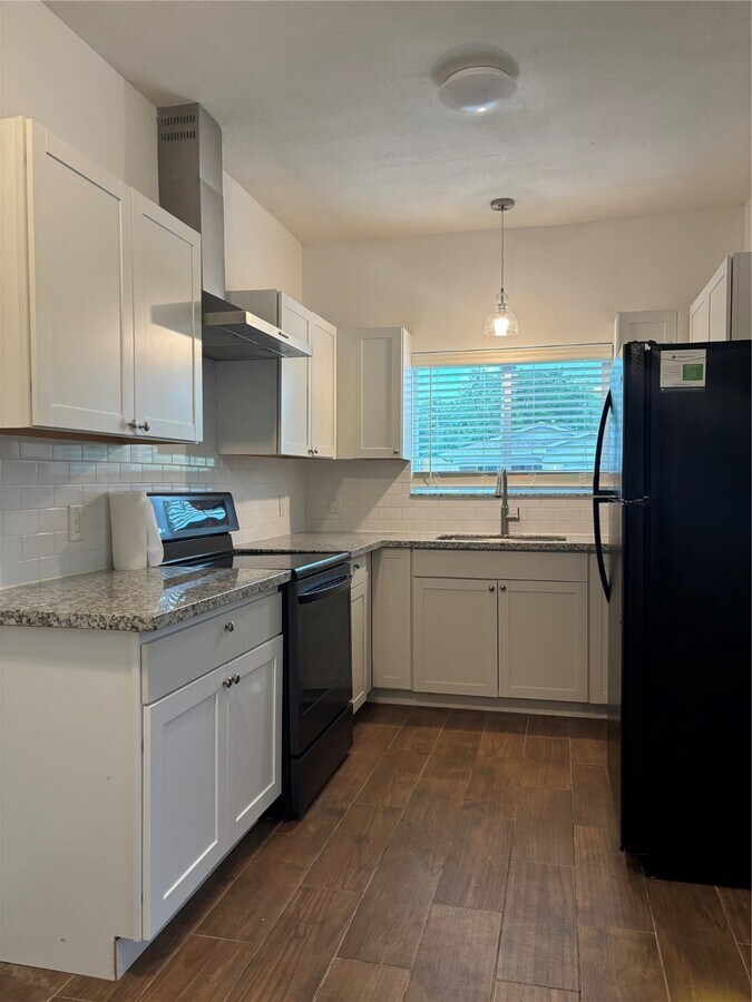 Photo - 9834 Pelsey St