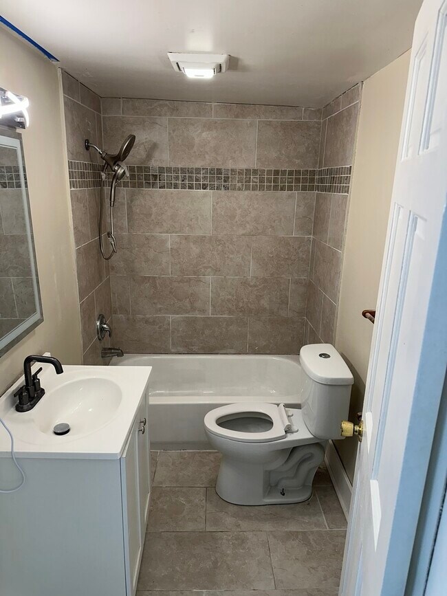 Photo - 554 W Station St