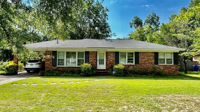 Building Photo - Well-maintained, Ranch home minutes from F...