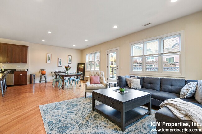 Photo - 1438 W Belmont Ave Unit 3