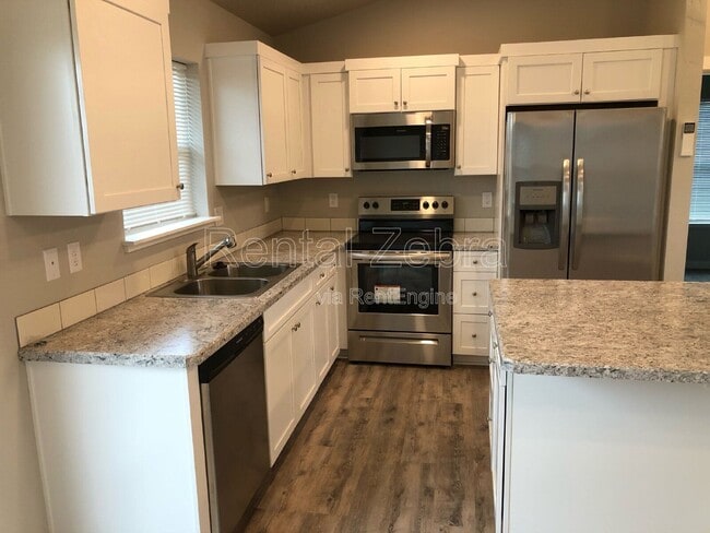 Photo - 2355 SW Canal Blvd