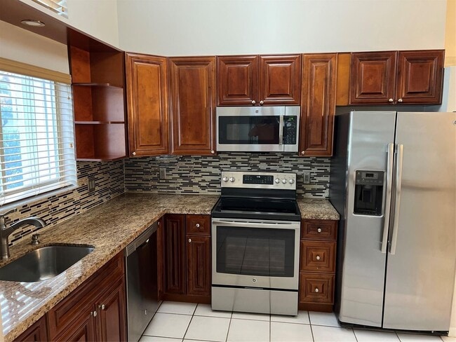 Building Photo - 7568 Pinewalk Dr S Rental