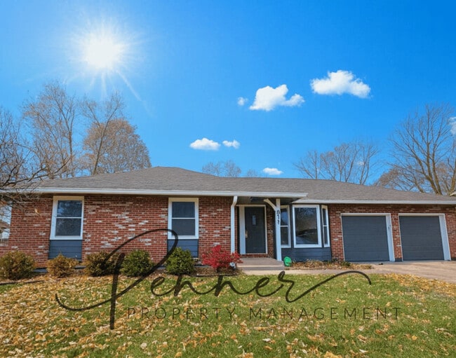 Building Photo - 811 NE Mulberry St