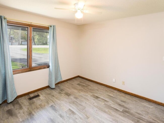 Building Photo - 23622 Smithtown Rd