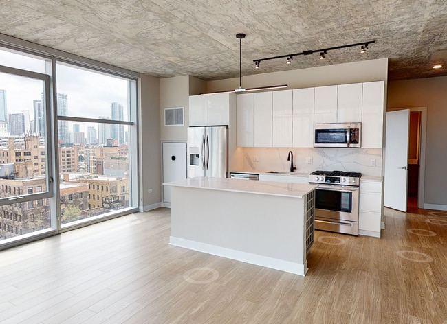 Photo - 800 N Wells St