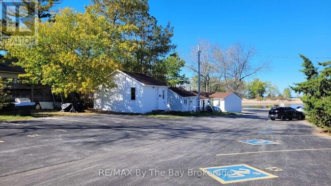 Photo - 280 River Rd E