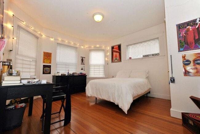 Photo - 4bed / 1bath on Pratt St in Allston for 9/1/2026 - $5000