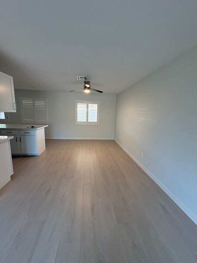 121 E Santa Cruz Dr