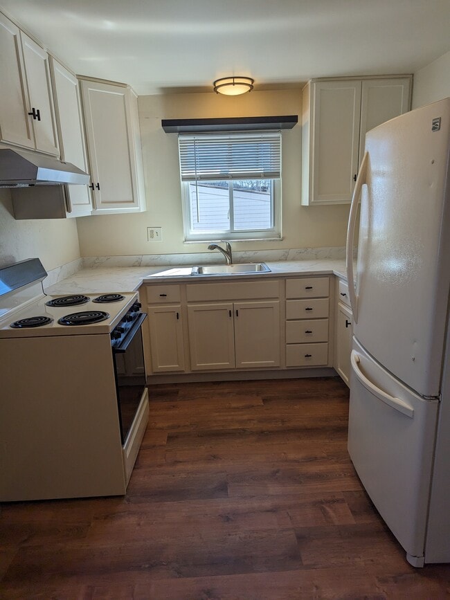 Building Photo - 708 Paul St Unit 2