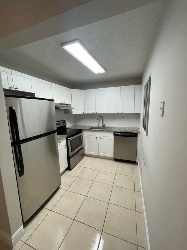 Building Photo - 420 Meadows Cir Rental