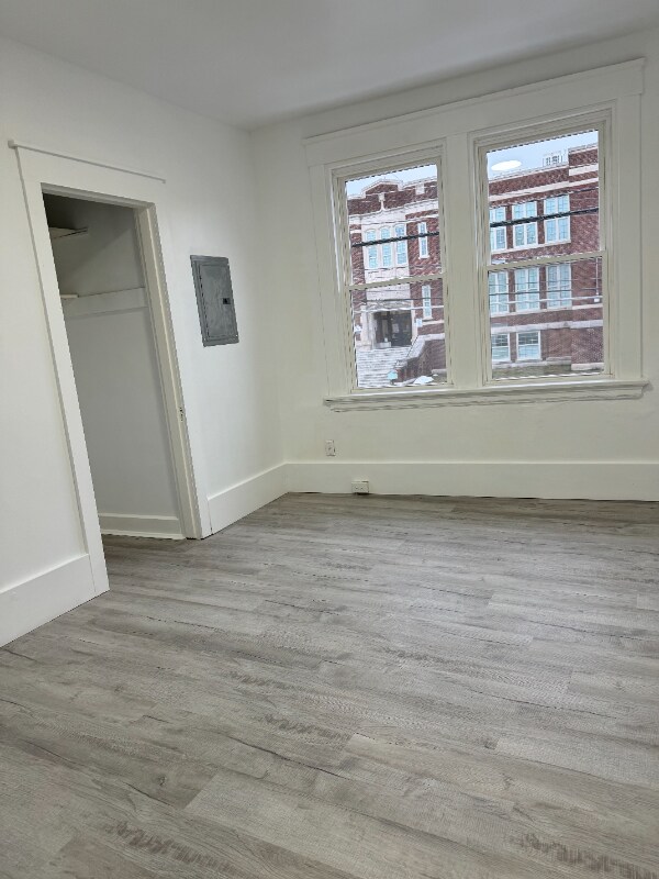 2131 Williams Ave Unit 2133 Williams Ave