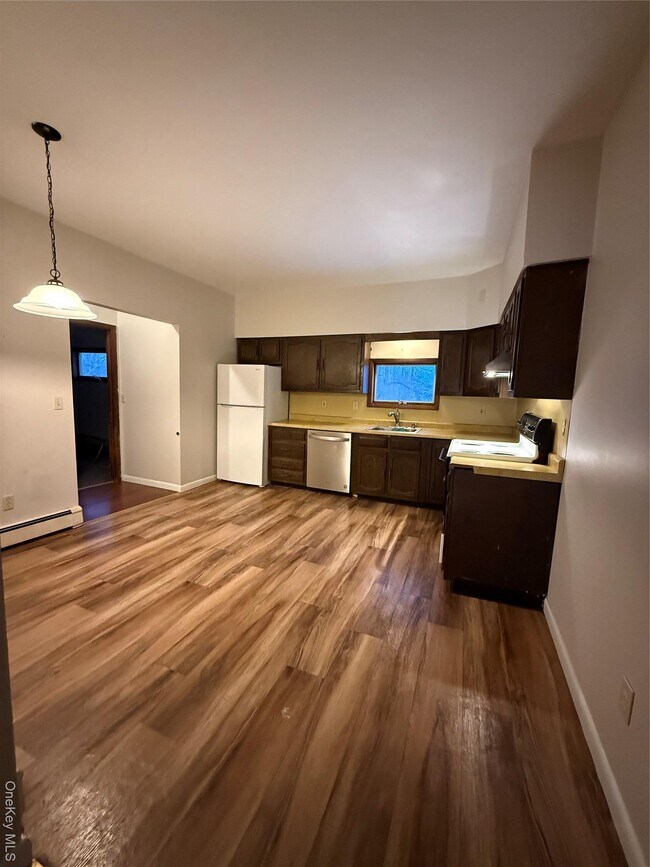 Photo - 90 W Main St