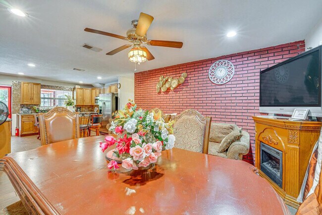 Photo - 281 W 18th St Unit ID1385729P