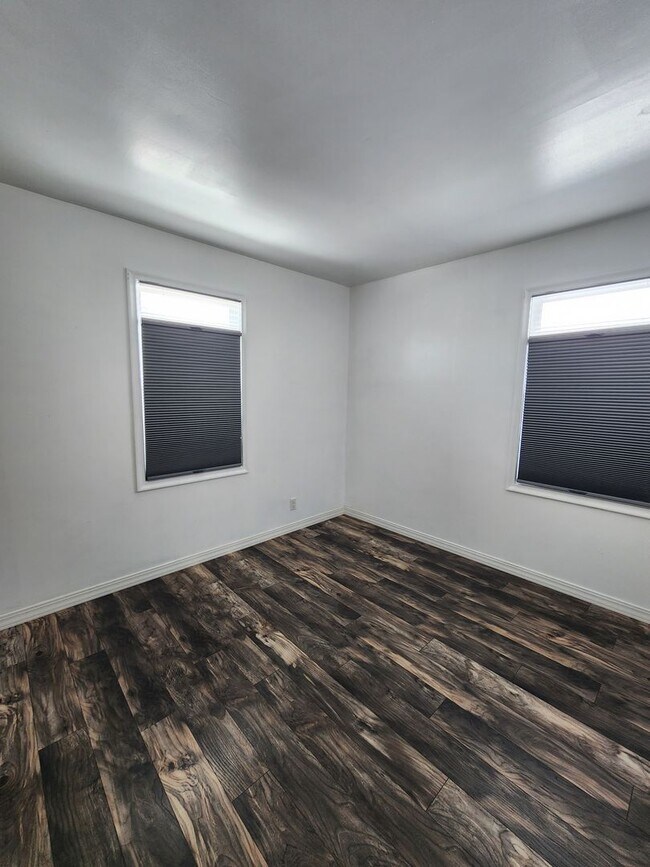 Photo - Darling remodeled 2 bdrm house w/ fenced y...