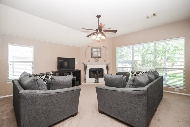 Photo - 5823 Knollwood Tr