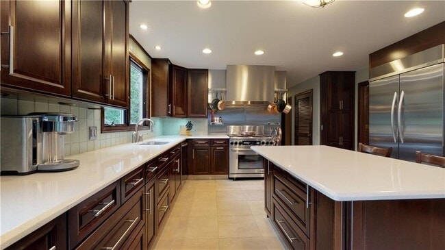 Photo - 48 St George Ct