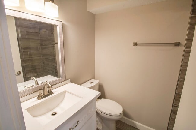 Photo - 2121 Fountain View Dr Unit 25