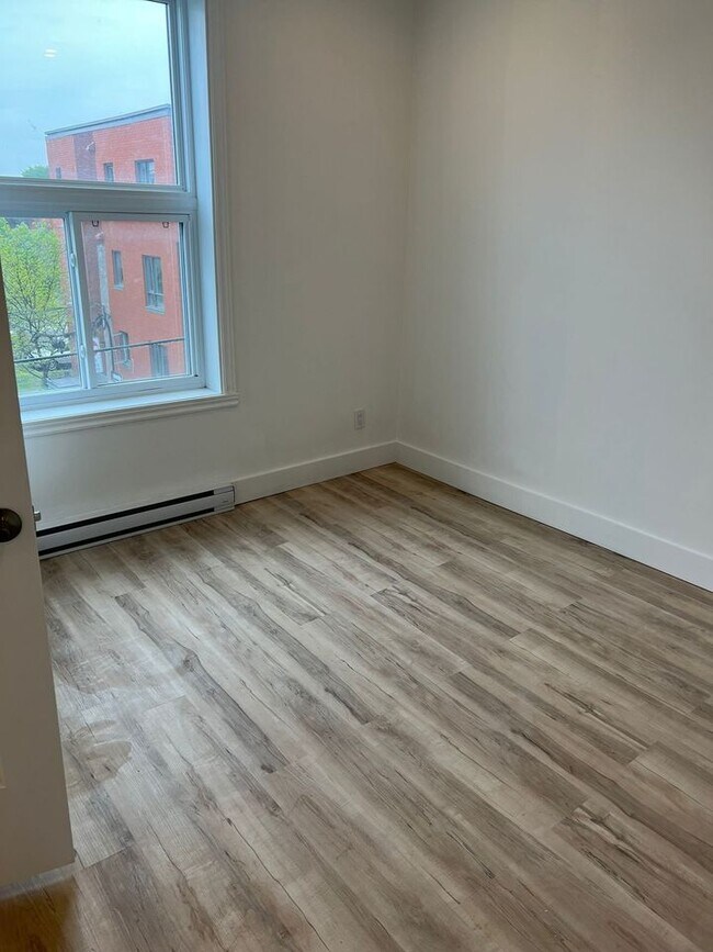 Photo - 1896 Rue Joliette Unit 1898