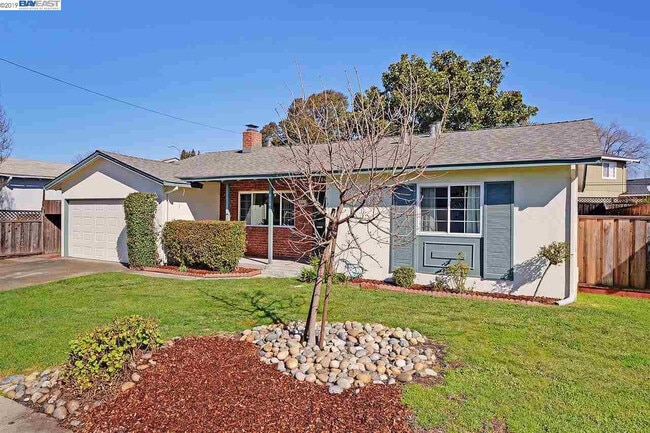 Building Photo - Charming home in wonderful West Dublin neighborhood