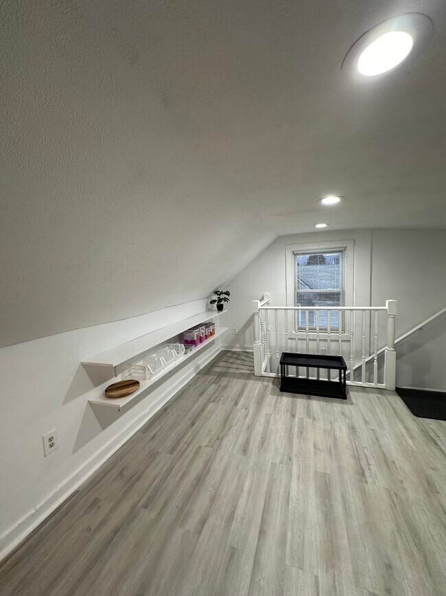 Photo - 37 Maud St Unit 3rd Fl
