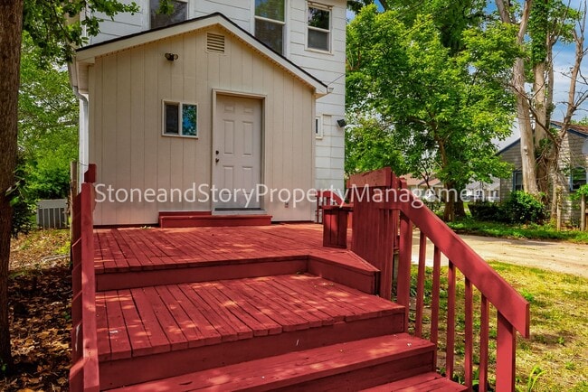 Photo - Large 4 bedroom 2 bath in well established Oakland neighborhood