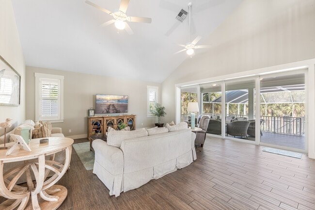 Photo - 305 Barbarossa St