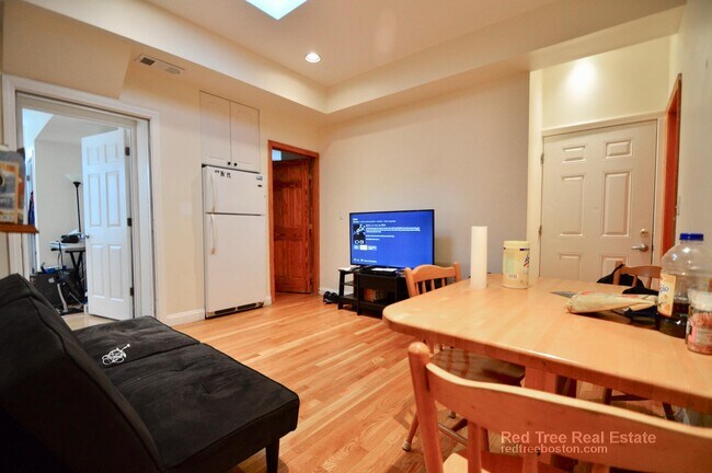 Photo - 1799 Beacon St