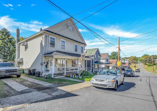 Photo - 19 W Bergh St