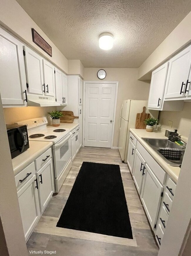 Photo - Welcome to Somerset Village!