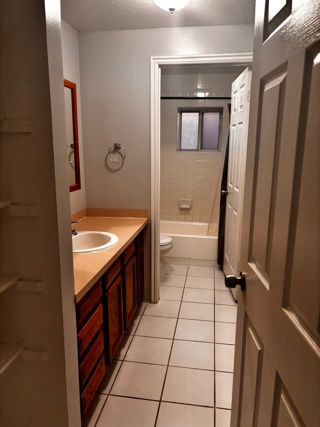 Photo - 338- 10th East