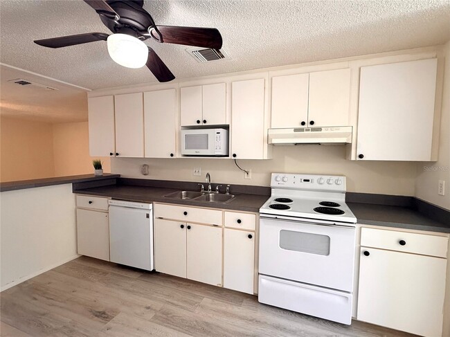 Photo - 4107 78th St W