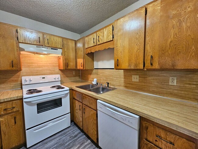 Photo - AVAILABLE NOW! Unit 2106 Wheeler Ave - B