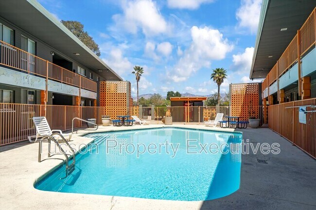 Photo - 5770 E 10th St