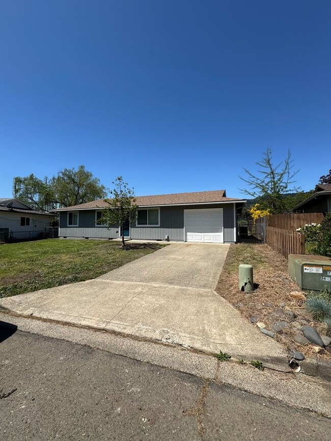 Photo - Myrtle Creek 3 bedroom home with 1 car garage