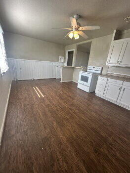 Photo - 2305 E 2nd